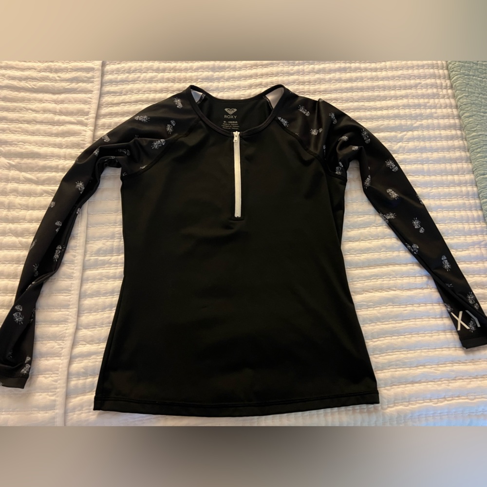 Roxy sun shirt- size M